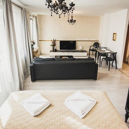 Zara Luxury Apartments The Absolute Center Of Zilina Žilina Exterior foto